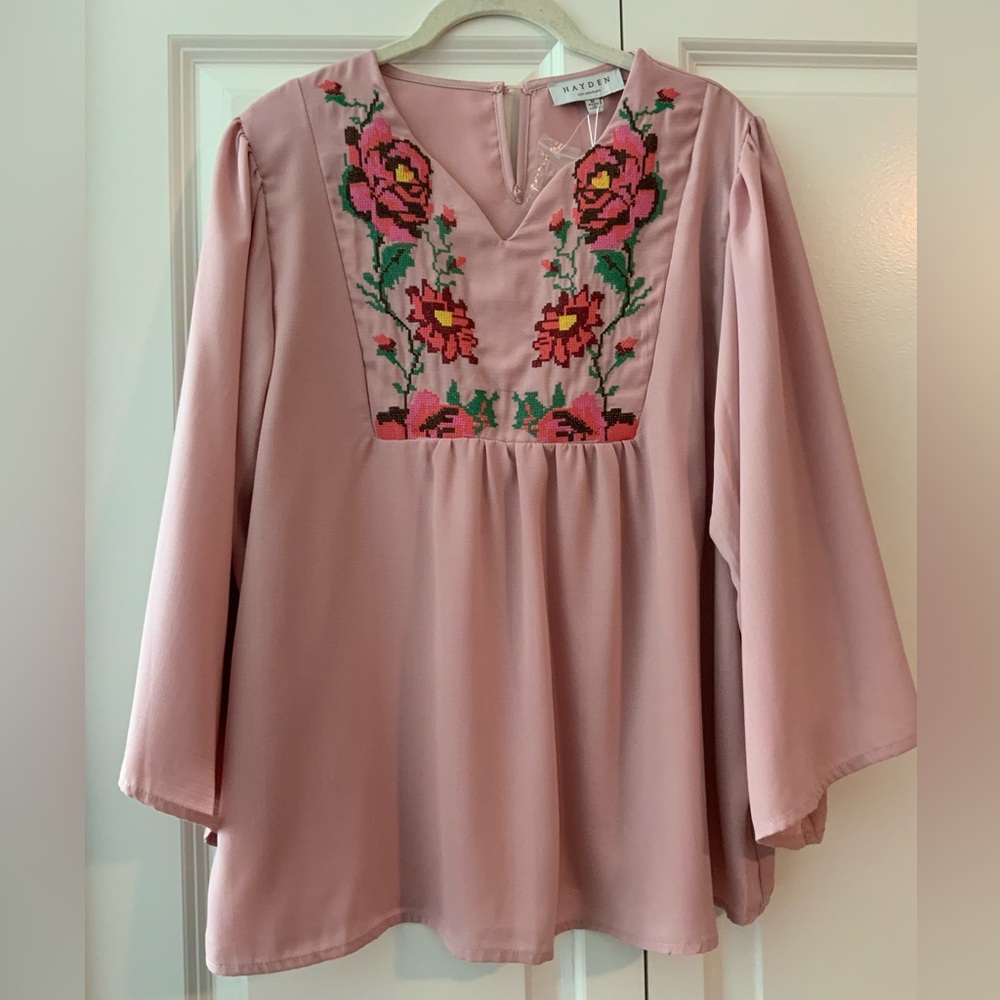 NWT Hayden women’s long sleeves blouse